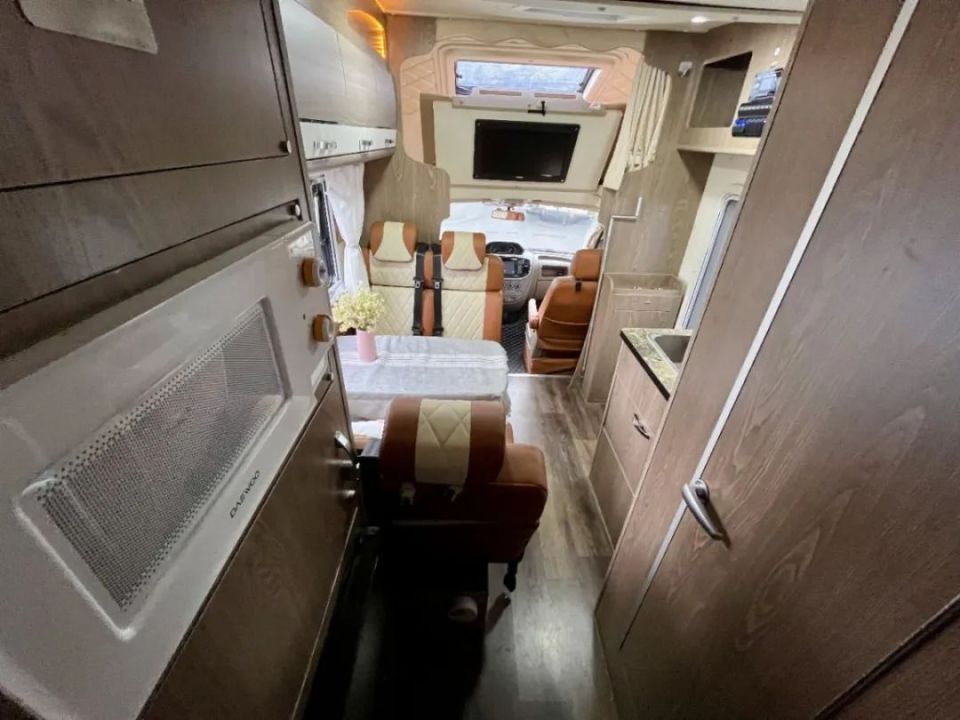 【二手房车】19年6月卫航大通v80c型房车