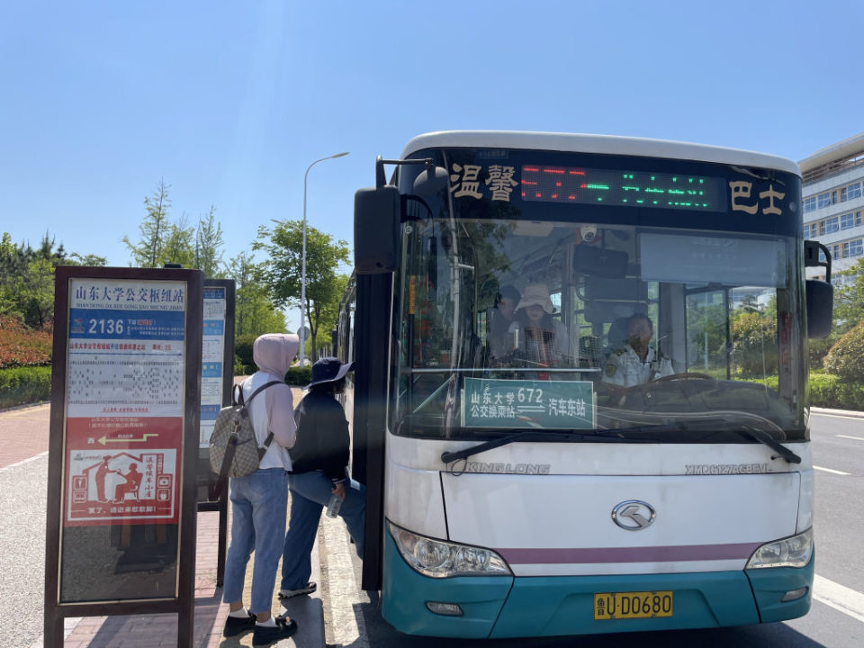 逛公园乘车攻略:1,中山公园:乘坐31路,223路,468路,604路,605路公交车