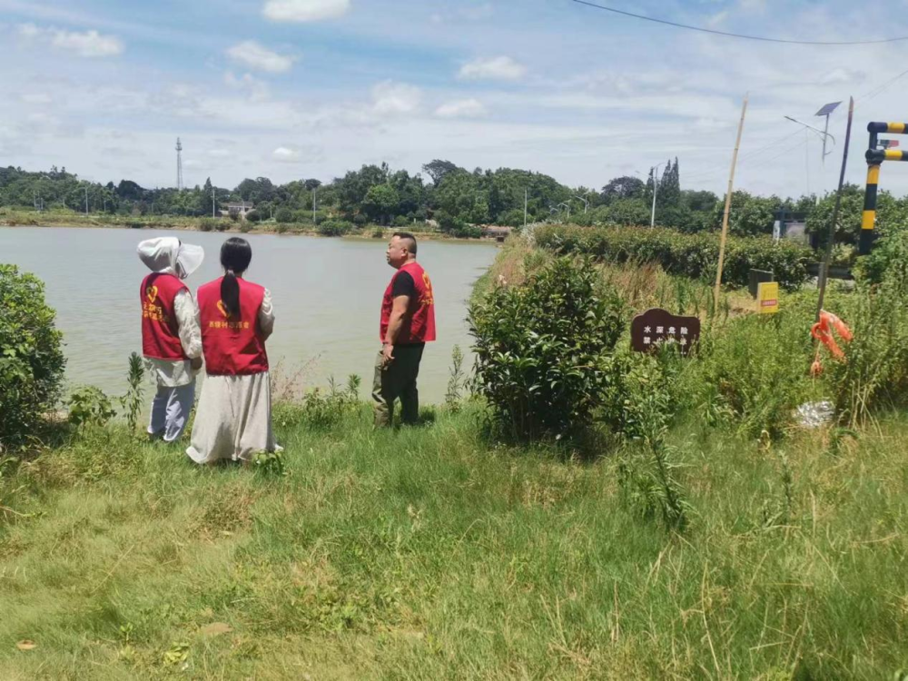 长沙市大泽湖街道西塘村:巡河防溺水 排查保安全