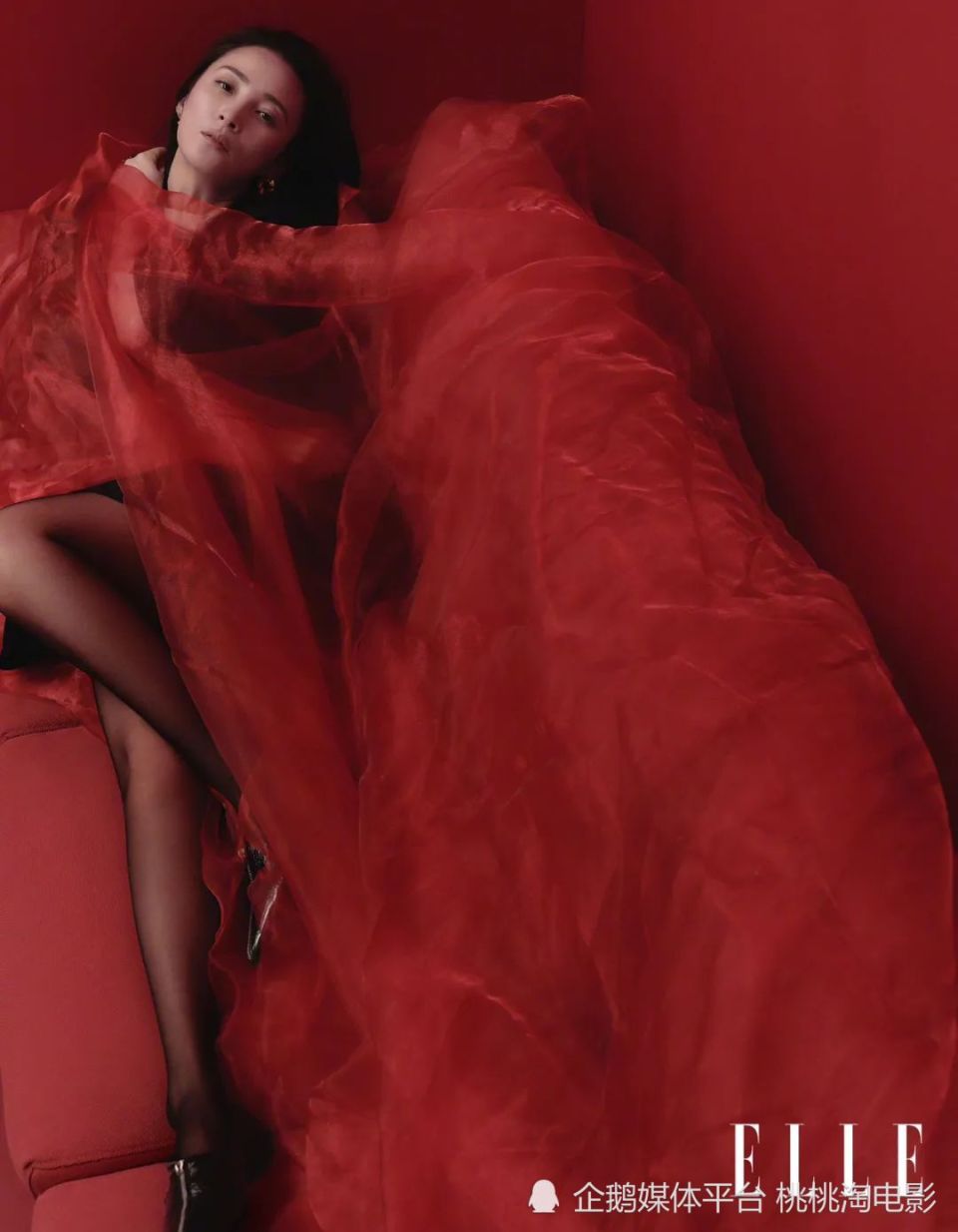 48岁"水灵"蒋勤勤《elle》杂志大片,优雅大女人风姿万千_腾讯新闻