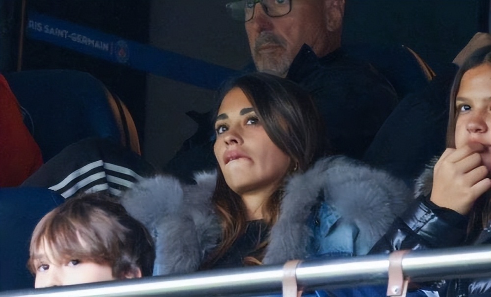 35岁安东内拉分享健身照,生3胎仍有马甲线,梅西享福_腾讯新闻