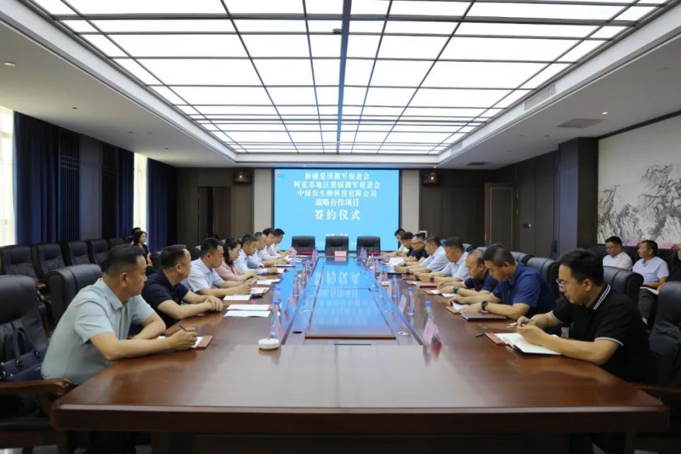 县委副书记,县长塔依尔·卡地尔参加签约仪式并致辞.