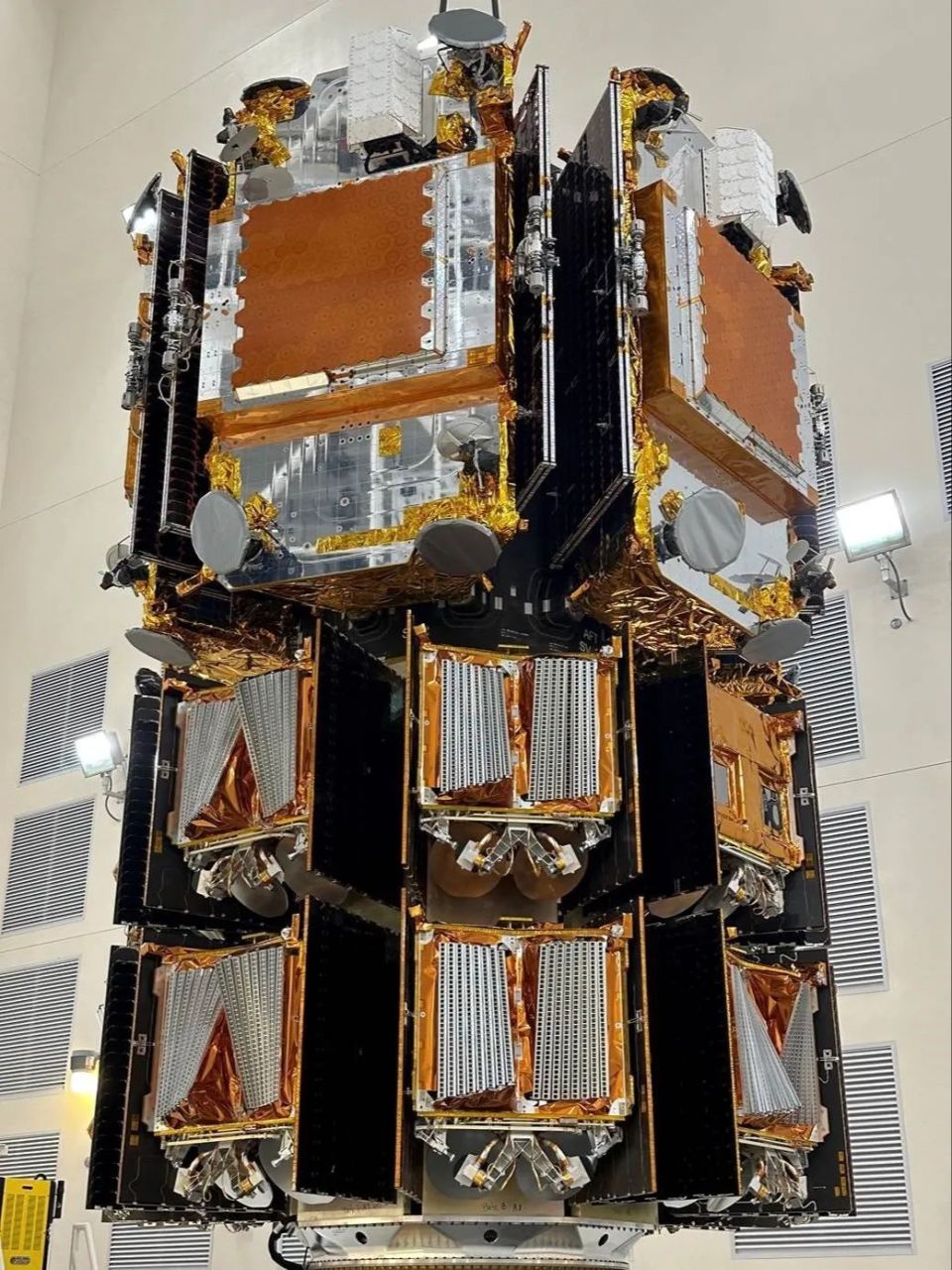 SpaceX为铱星和一网公司发射备用卫星，SpaceX搭桥接线组织拼车_腾讯新闻