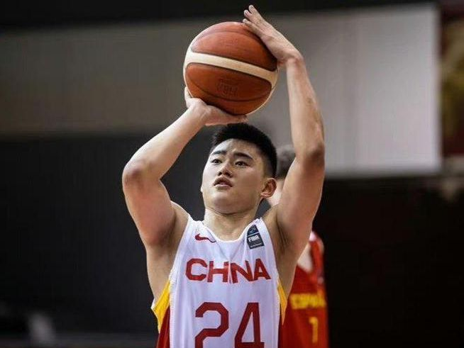 中国男篮集训再减一人：赵维伦因学业继续留美 此前张镇麟因伤退出