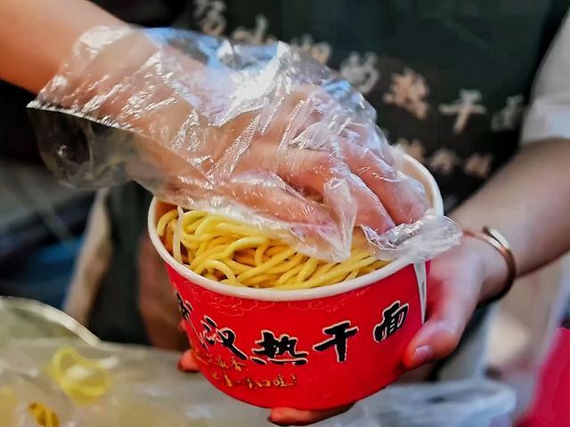 热议热干面不好吃还不让说全红婵不喜欢吃被指责情商低了