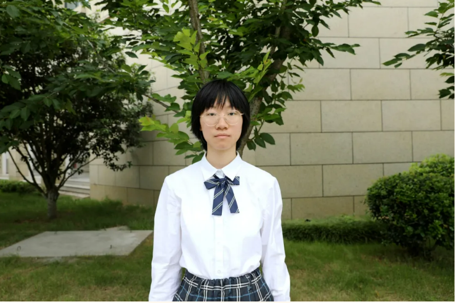 从高一开始,校本课程和周末集训便集中地传授给我们生竞课程.