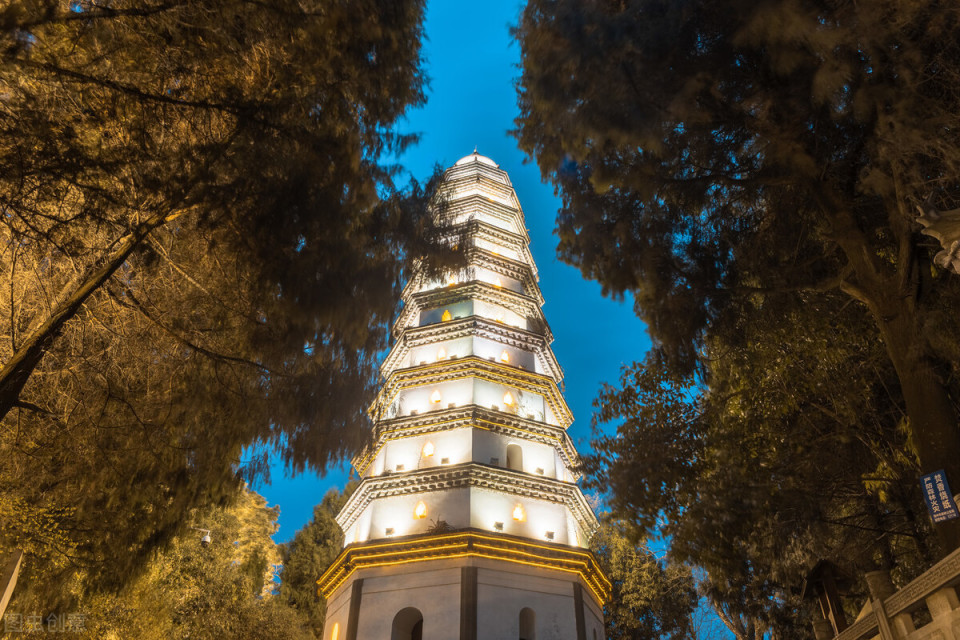 阆中,一个以风水著称的千年古城,也是闲适的宜居之地,值得一游