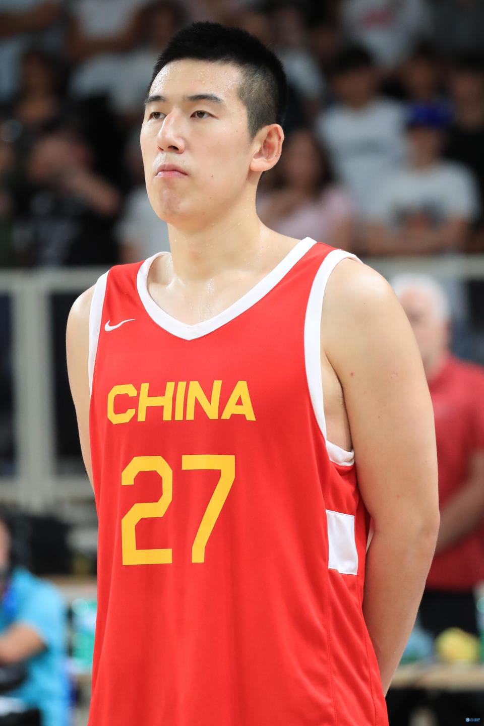 机会不多付豪上半场1中1得到2分1篮板