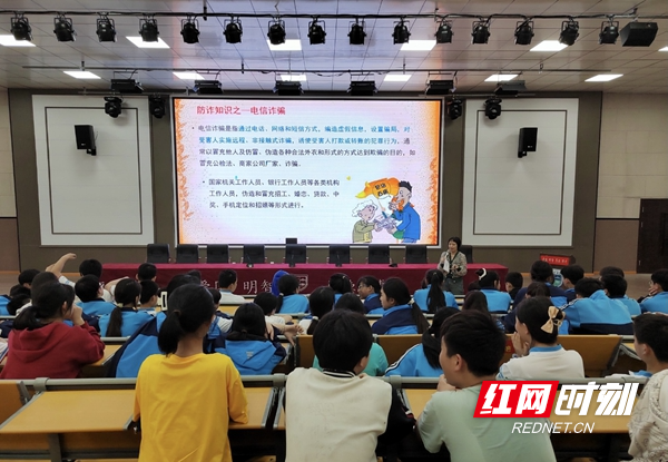 邵阳市第十三中学呵护花蕾守望未来