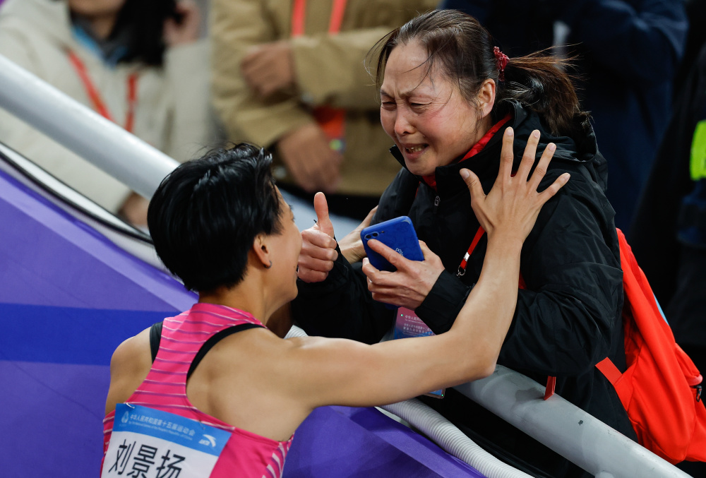 全运会｜田径——女子100米栏决赛：刘景扬夺冠_腾讯新闻