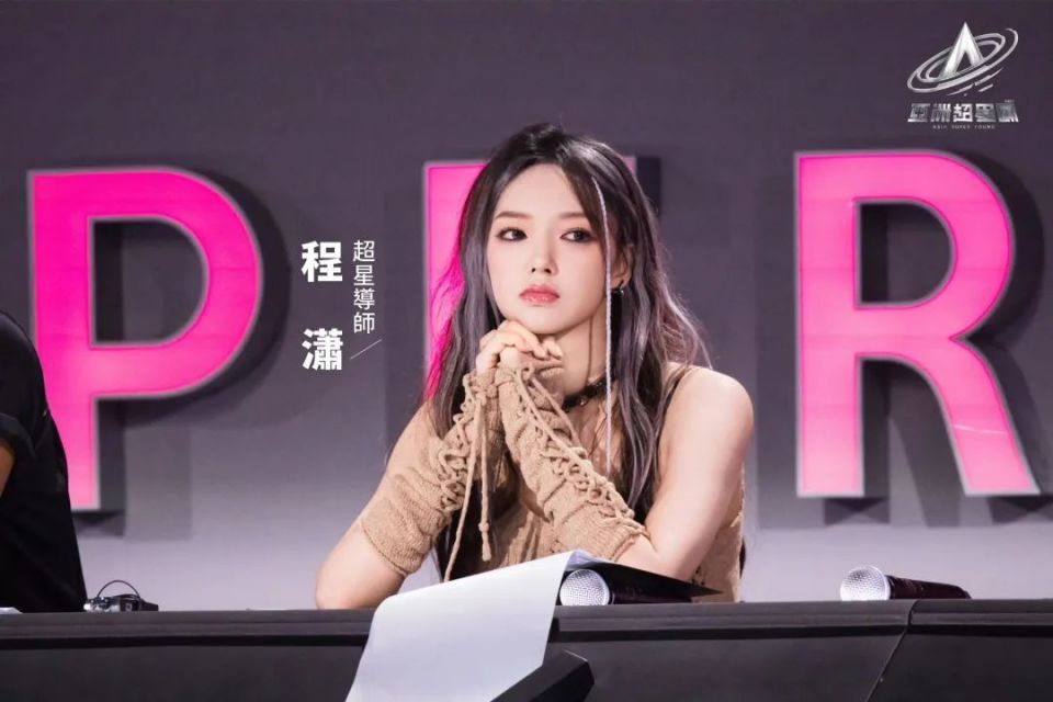 还记得程潇的妹妹程晨吗？和姐姐长得一模一样了？_腾讯新闻