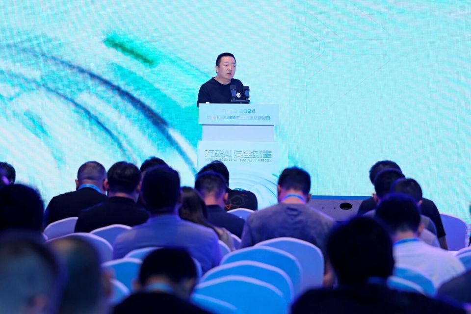 成都警察刘博城：这位智慧新刑技专家，“夯爆了！”_腾讯新闻