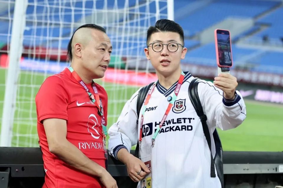 短视频时代下,如何做好一名足球解说员 | 对话于鑫淼