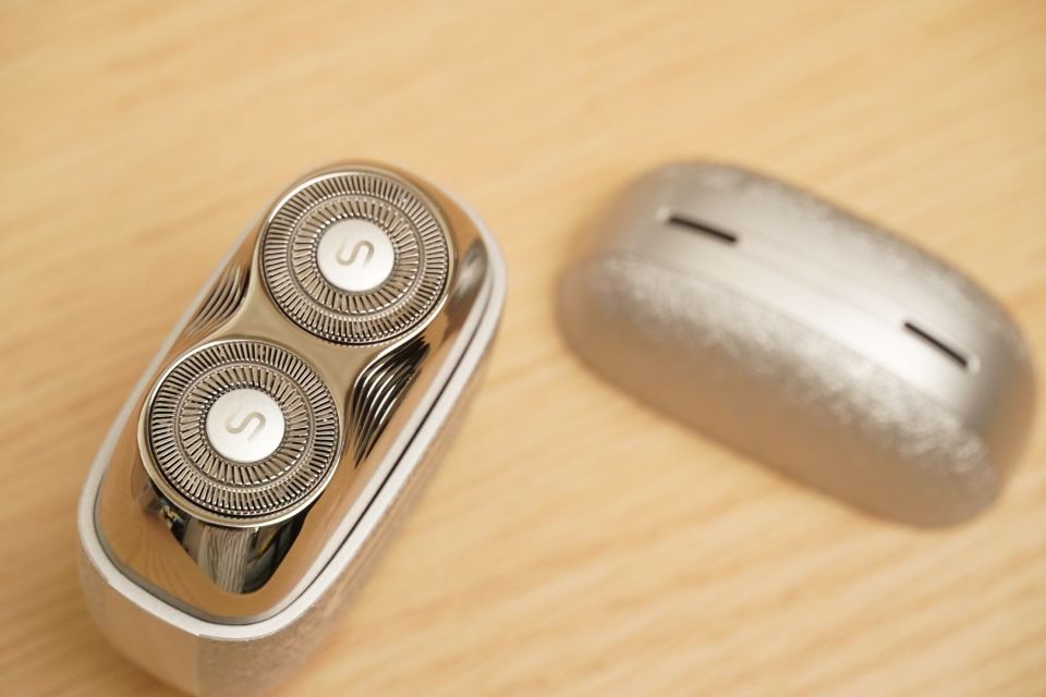 体积小巧不伤皮肤须眉硬糖派便携剃须刀体验