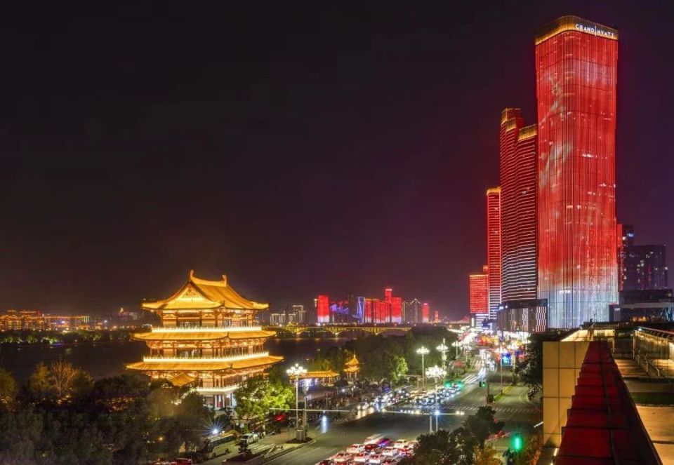 【数据里的中国】夜经济点亮中国！解锁夜幕下的消费力与烟火气_腾讯新闻