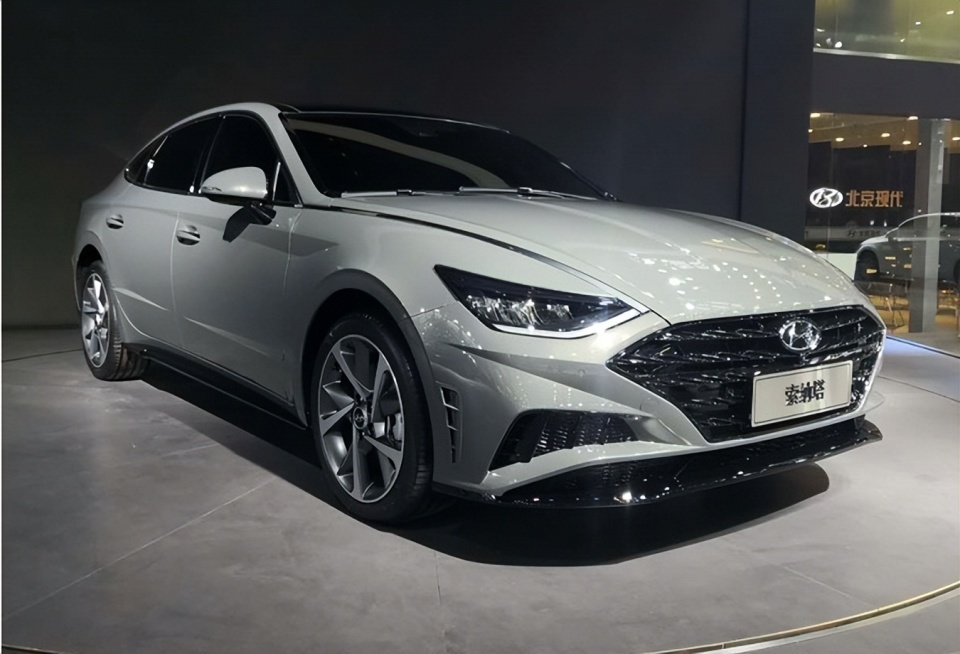 全新一代现代索纳塔上市:13.98万元起,全系标配8at_腾讯新闻