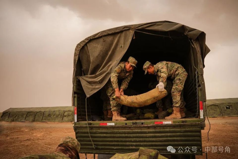 野外驻训,看他们如何安家!