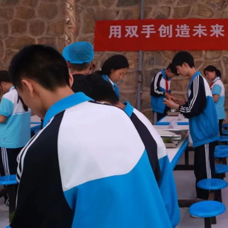 网络中国节·端午丨 "粽"享劳动快乐!绥阳县城关中学举行包粽子比赛