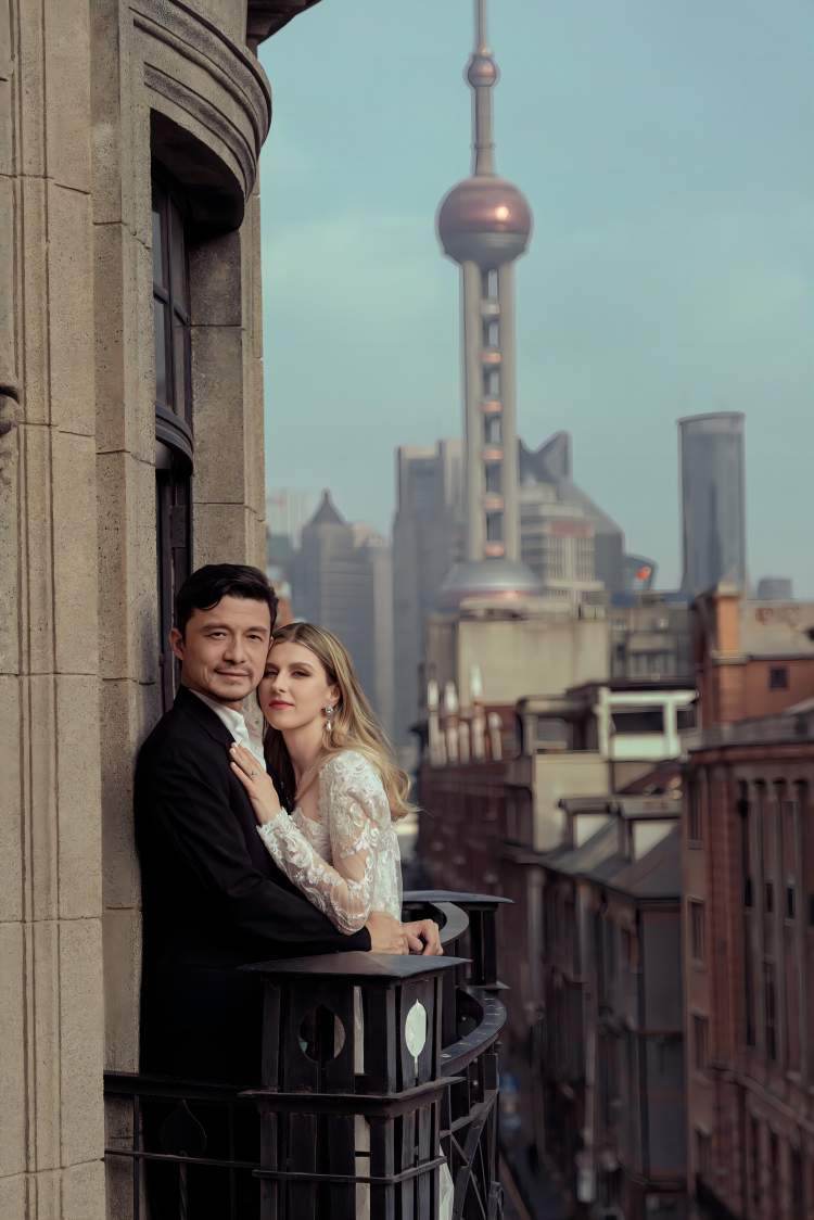 谈到妻子达莉娅,谢晖评价道,"她是一个不偏激的人,一个和我在很多方面