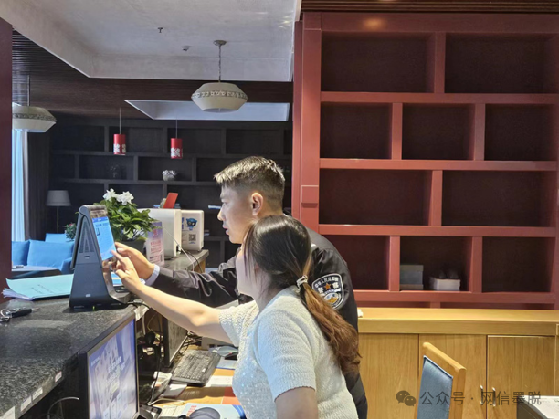 墨脱县公安局深入辖区开展安全检查035月12日,背崩乡对江新村旧村公房