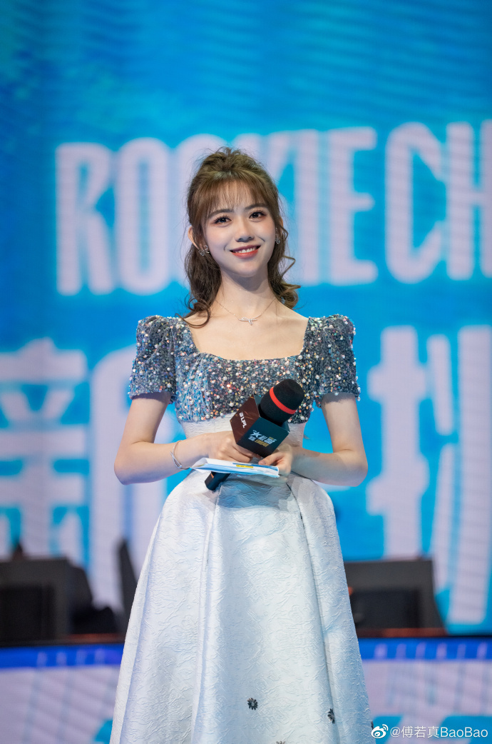 朵朵金花闪耀赛场lpl的那些美女主持人谁的业务能力更硬核