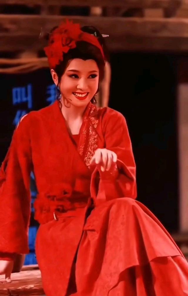 水袖公主李云霄,台上发光体,从传统剧种中破茧,成为越剧文化传播者