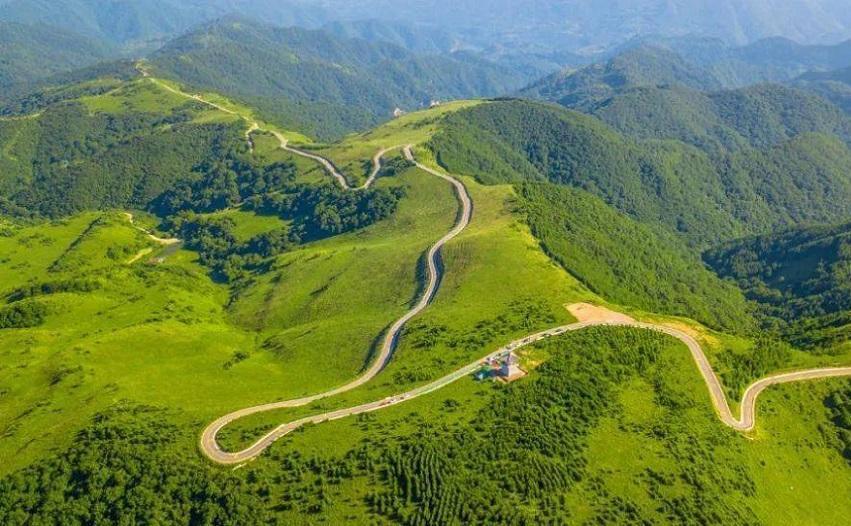 景区主要由玄凤山,五台山,海龙洞,莲花台,石拱寺,古铜矿遗址,麻庵等七
