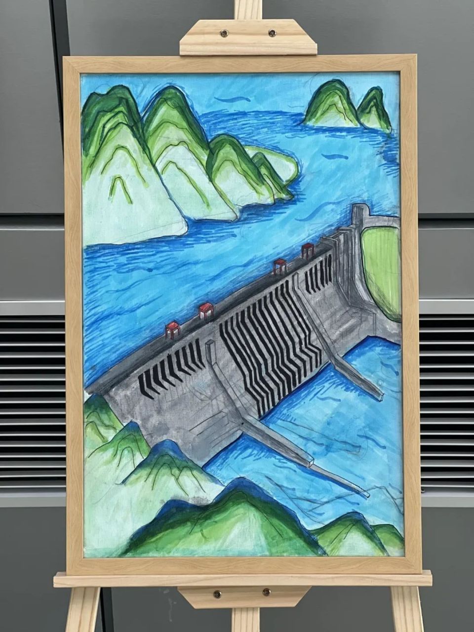 活动共收集到绘画作品100多幅,这些作品将在三峡大坝旅游区,三峡工程