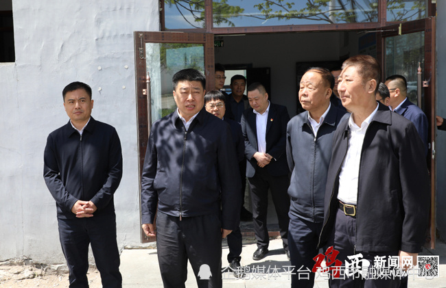 鲁长友在调研农垦社区全面移交属地相关事宜时强调 深化