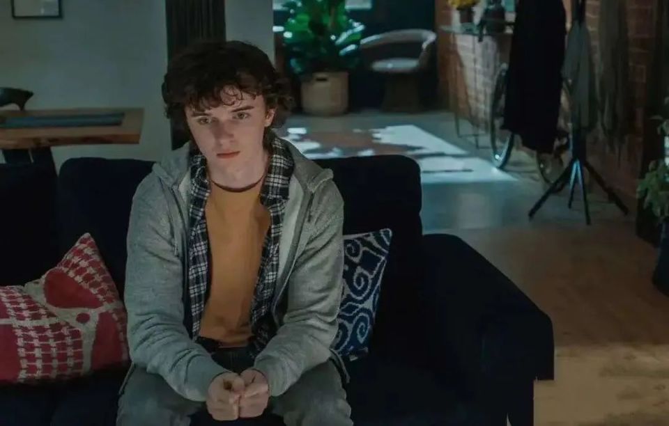 青少年心理咨询:网瘾少年敌视父母,如何化解紧绷的亲子关系,让孩子