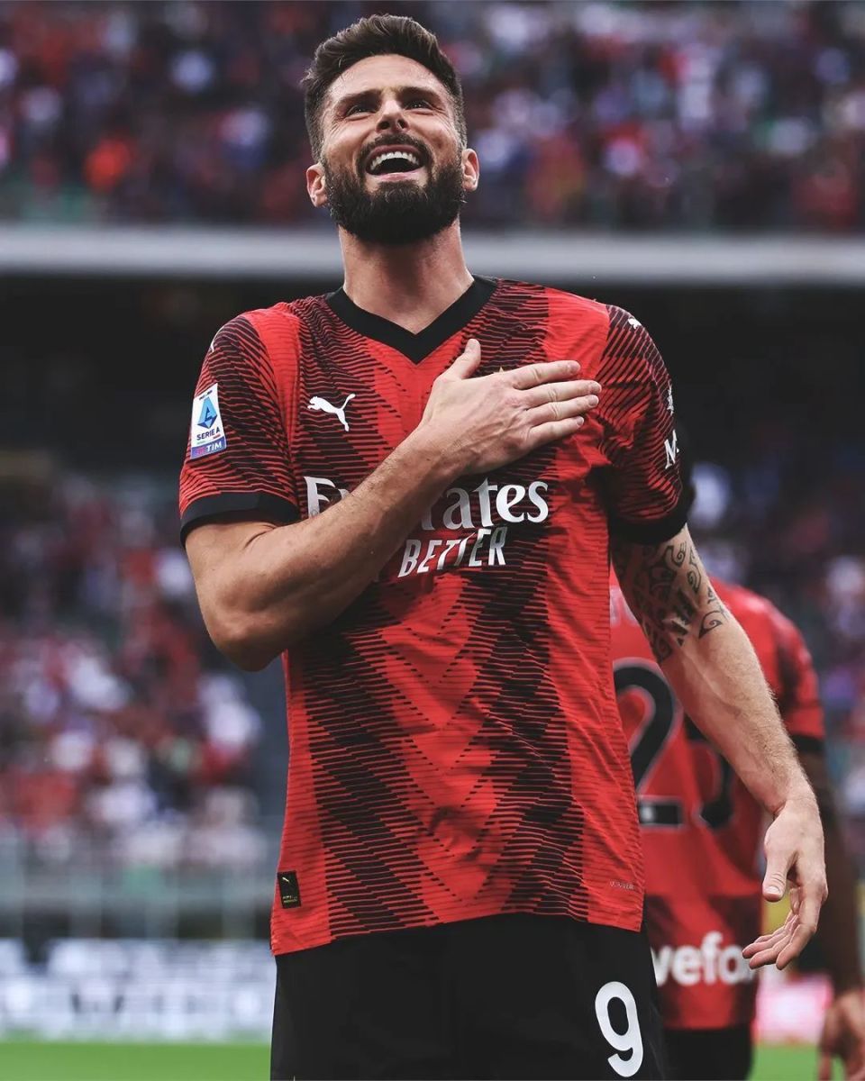 ac米兰建队已经125年,在这样的历史长河中,三年的时间并不算长.