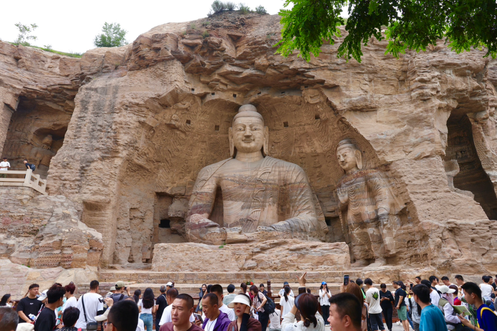 山西大同:云冈石窟迎来暑期旅游高峰