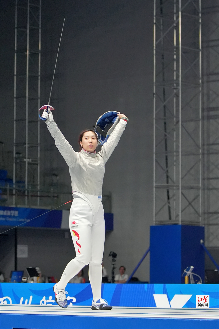 女子佩剑个人金牌赛中国队选手邵雅琦夺冠