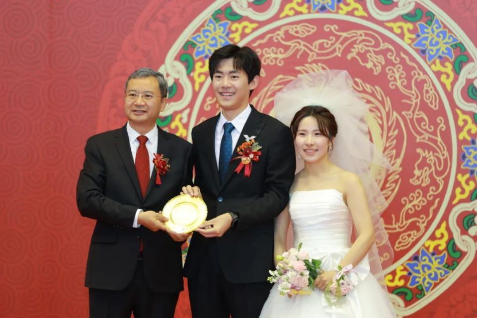 哈工大专属浪漫!送钻石的博士生集体婚礼来啦