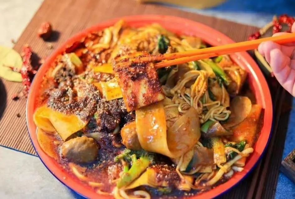 从天水麻辣烫的爆火,探讨网红城市的营销启示_腾讯新闻