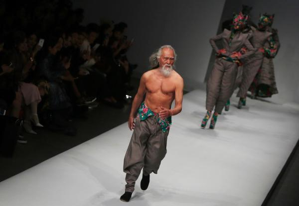 大象夜读|88岁王德顺再上t台 活成这样才算不虚此生