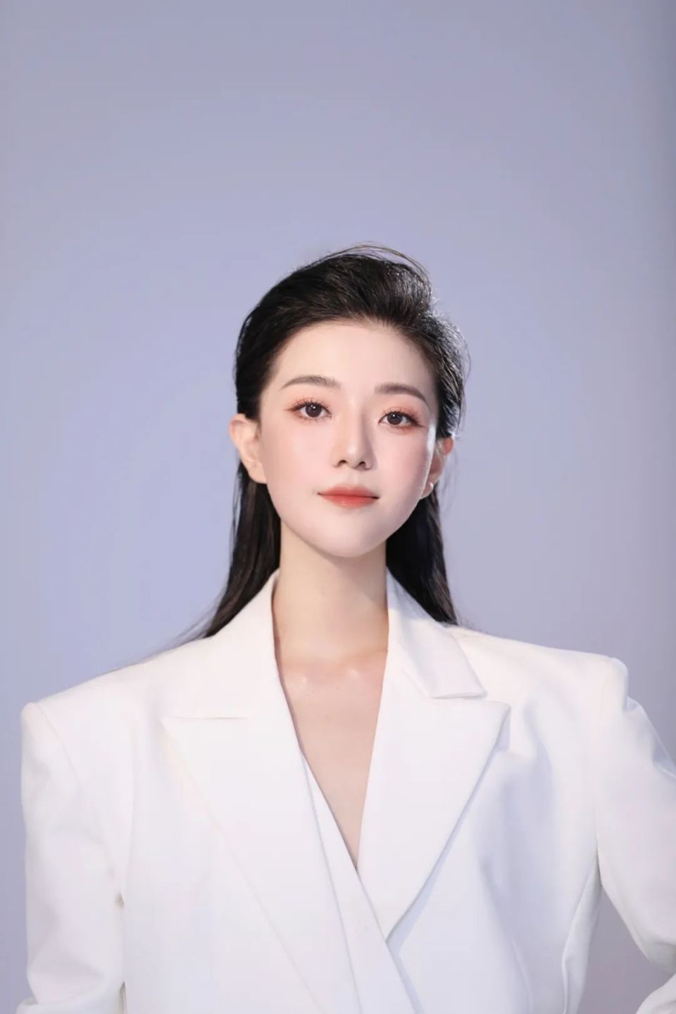 还作为形象大使拍过城市宣传片孙雨嫣在一次选美比赛中获得了冠军高