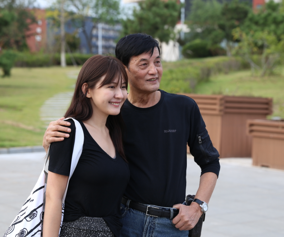 李克己无论是做演员,还是当老师,他的宗旨都是,永远做个普通人.