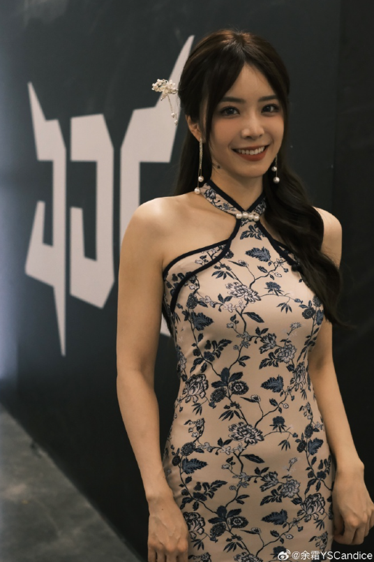 【lpl老婆】余霜酒吧微醺,迷离风情太醉人