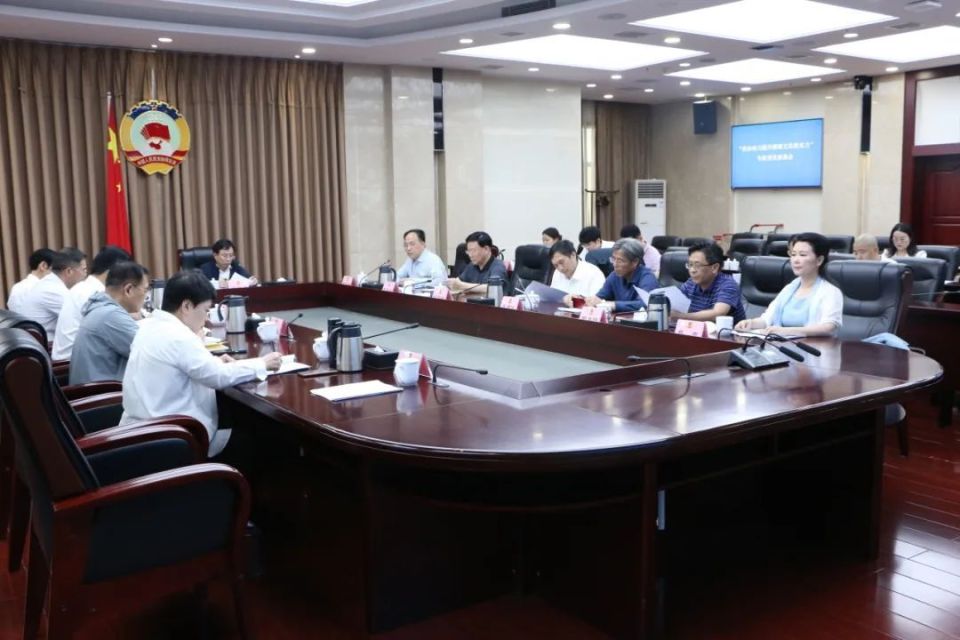 六一儿童节期间,咸宁市咸安区政协发动各参加单位,政协委员进学校