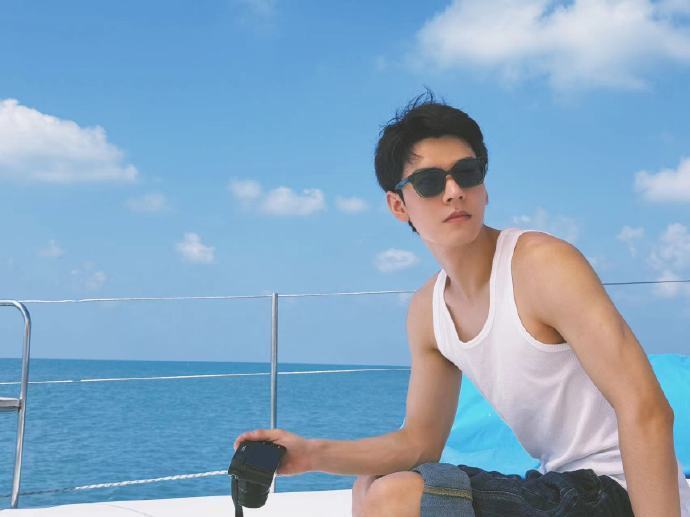 龚俊晒生活照大秀身材网友又慷慨了龚俊