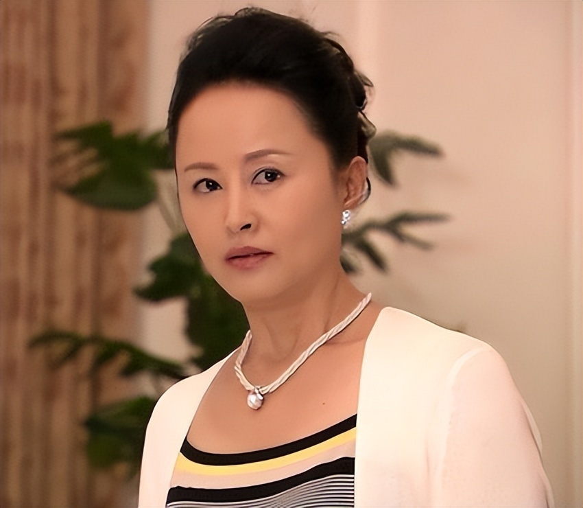 回家的诱惑:白凤虽刻薄,但对宝莲是真的好,甚至想照顾她一辈子