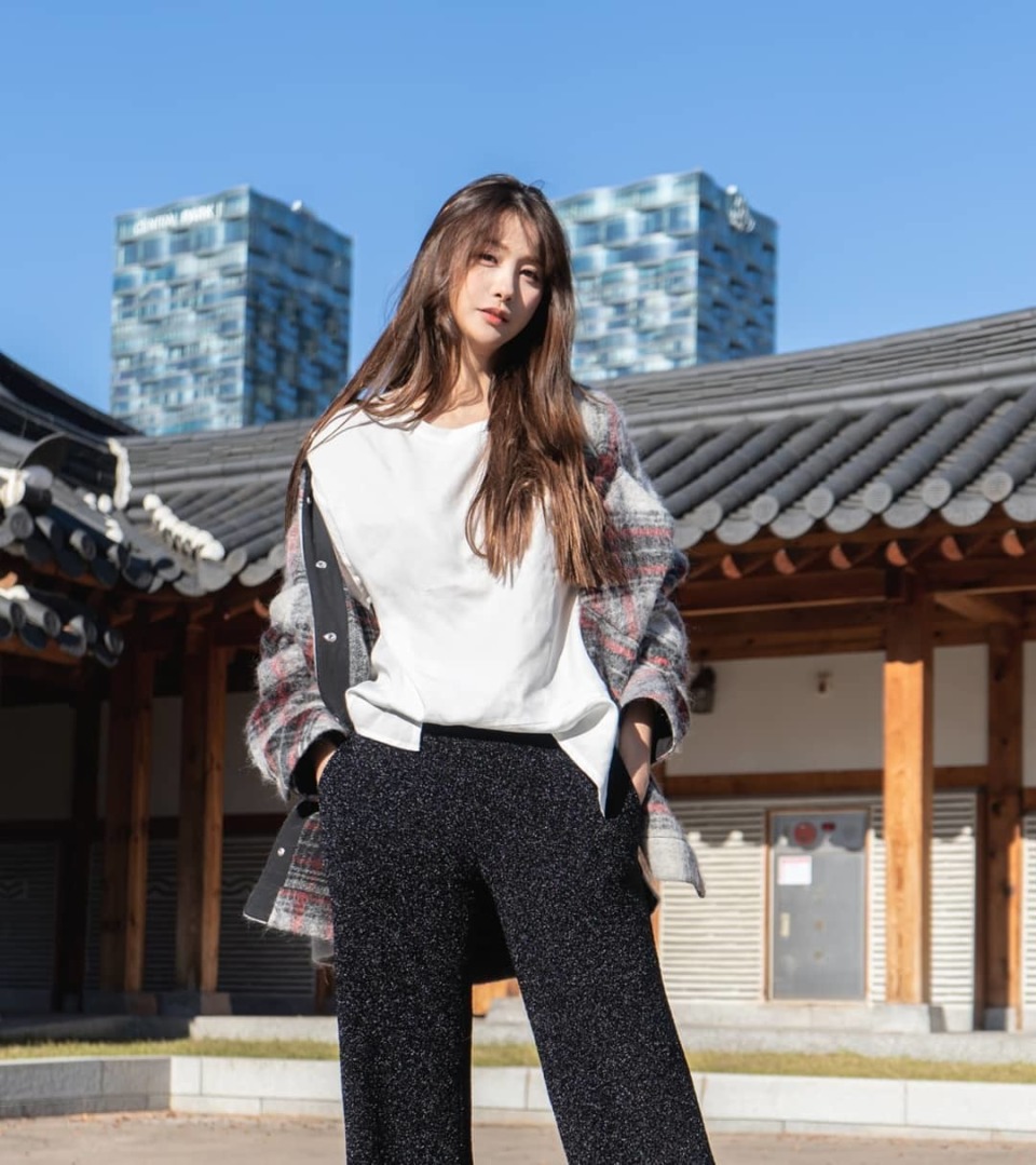 韩国知名女星柳仁英晒泳装照大秀性感身材,网友直呼:omg!