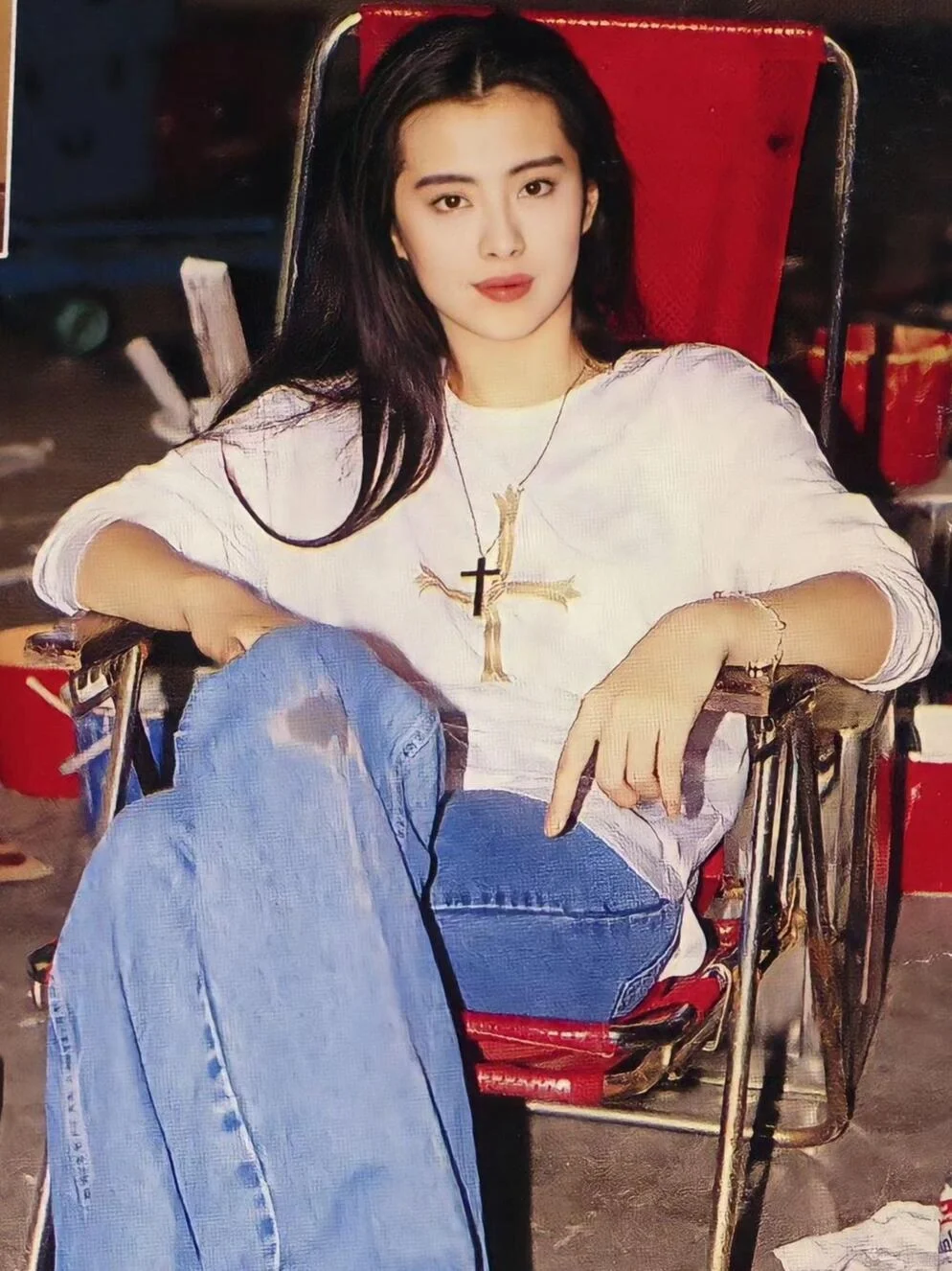 57岁王祖贤回乡过中秋,脸部凹陷颧骨突起,墨镜遮面再引整容质疑