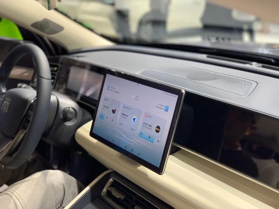 实拍秦l dm-i/海豹06:9.98万元起售的比亚迪双车,究竟有多强?