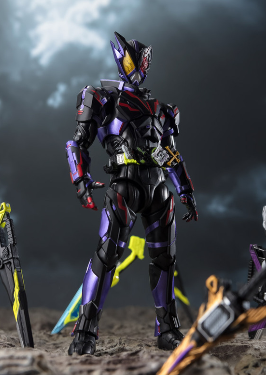 《假面骑士01》中,"使用"绝灭驱动器",搭配"亚克蝎子程式升华钥"变身