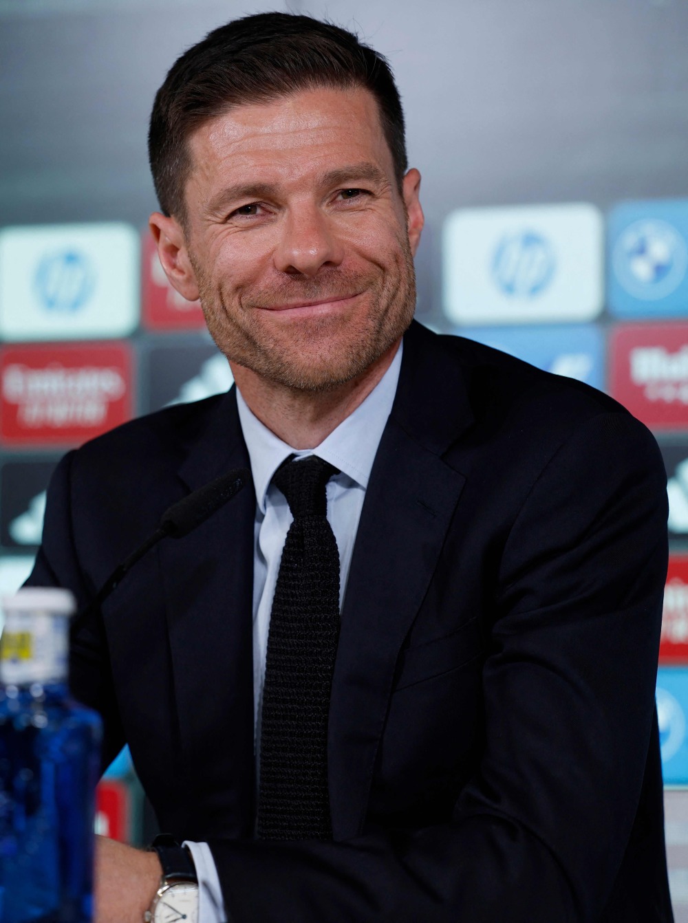 足球——西甲联赛:哈维·阿隆索出任皇马新任主教练