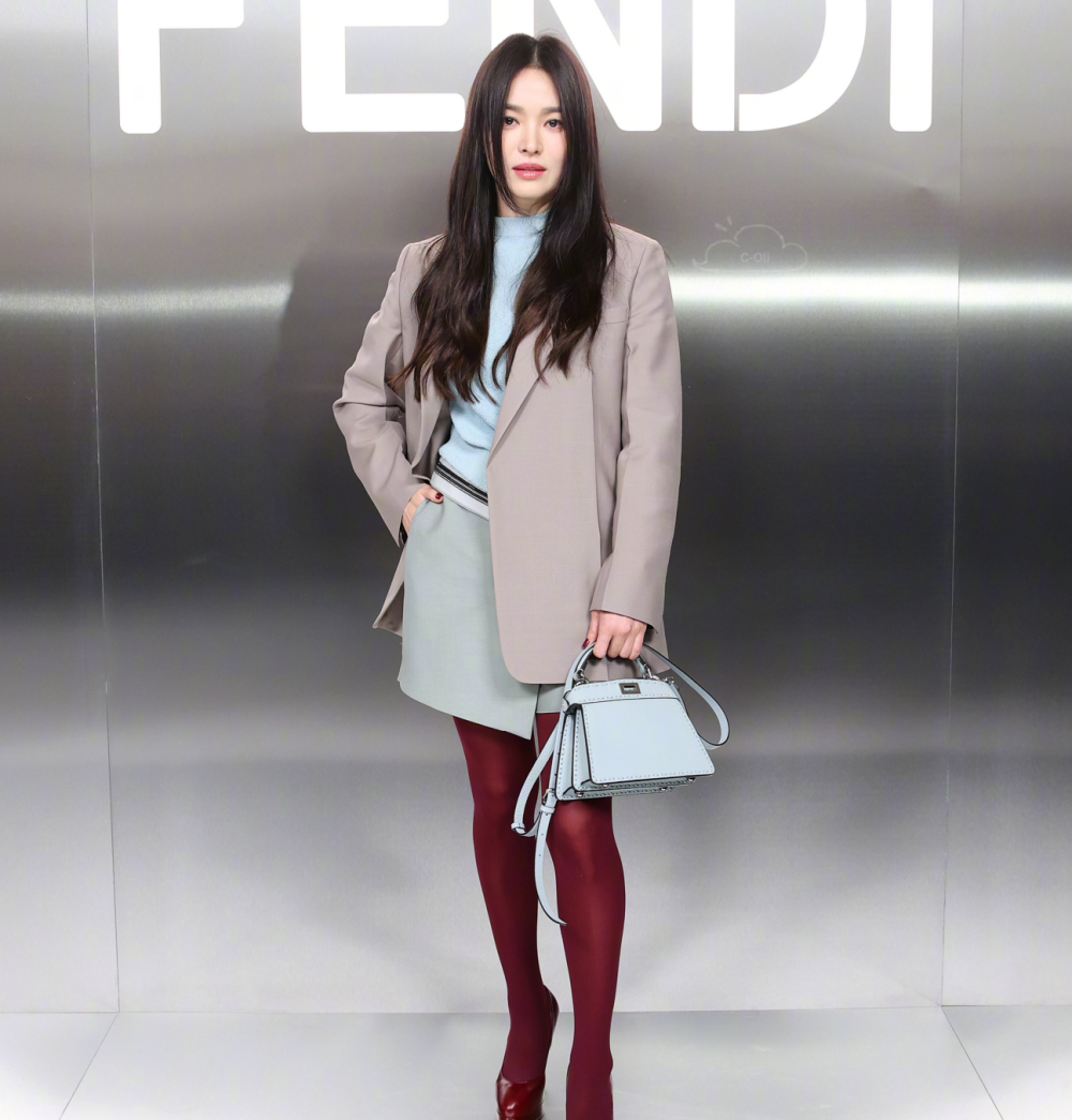 43岁宋慧乔生图没韩味,苹果肌肿胀太显老,手部皮肤符合实际年龄