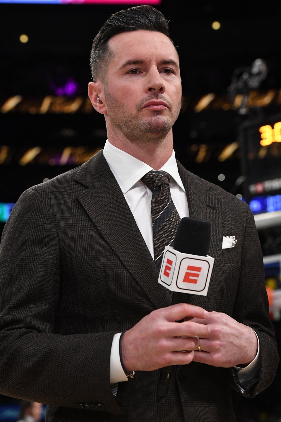 直播吧6月5日讯 据名记shams报道,消息人士透露,湖人正锁定雷迪克为