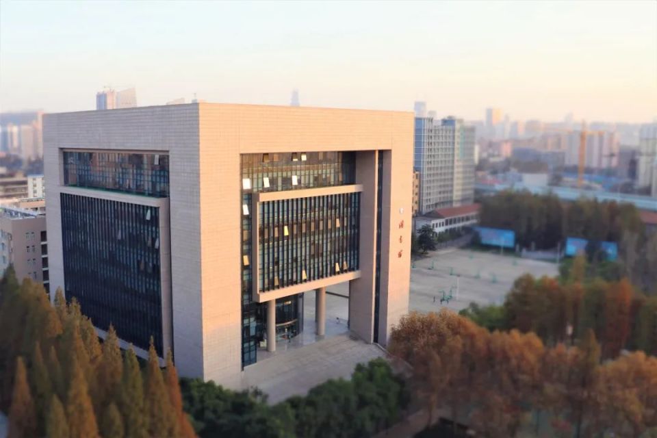 全军唯一一所预警领域专门院校——空军预警学院